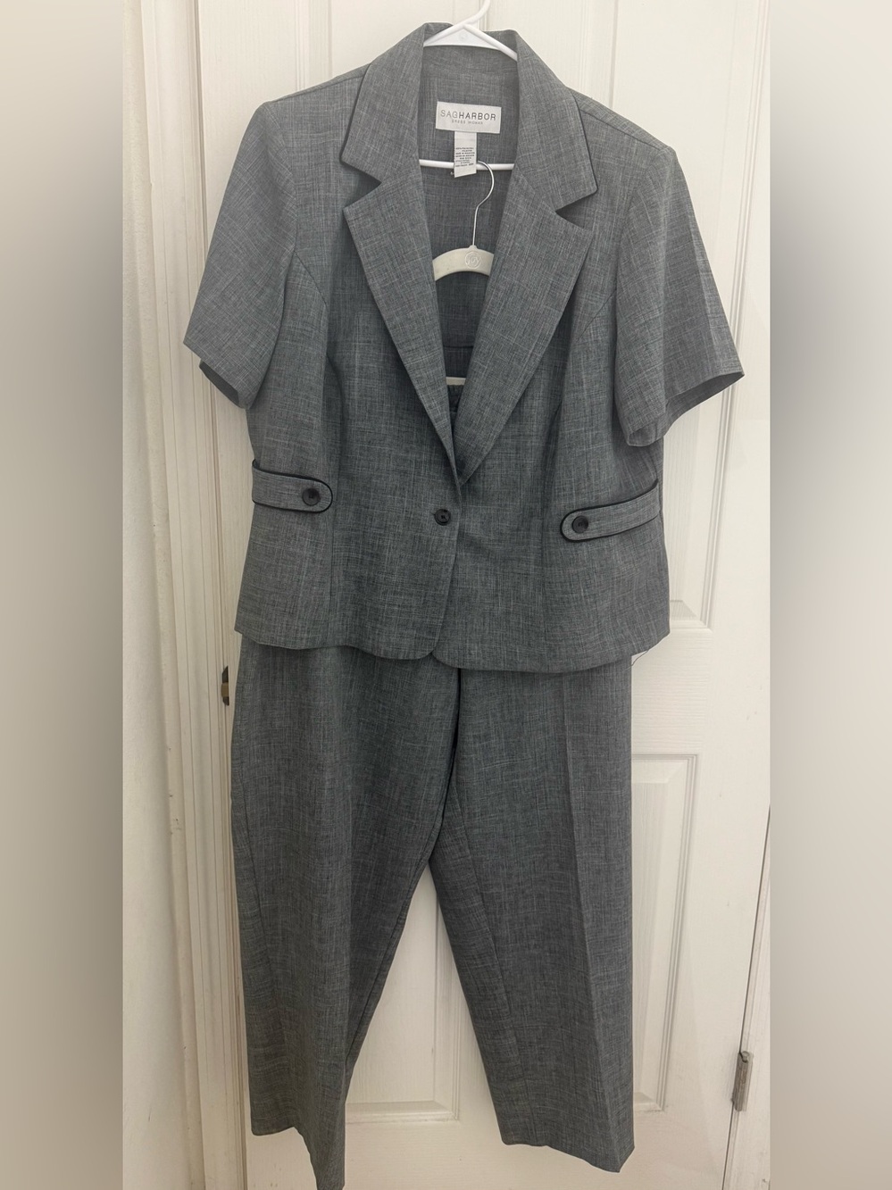 Sag Harbor Gray Short-Sleeve Pantsuit Set. Size 20W.